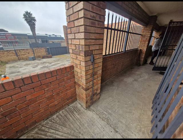 300M² WAREHOUSE TO LET IN BENROSE